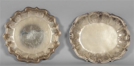 Due risottiere in argento lavorato inciso con 