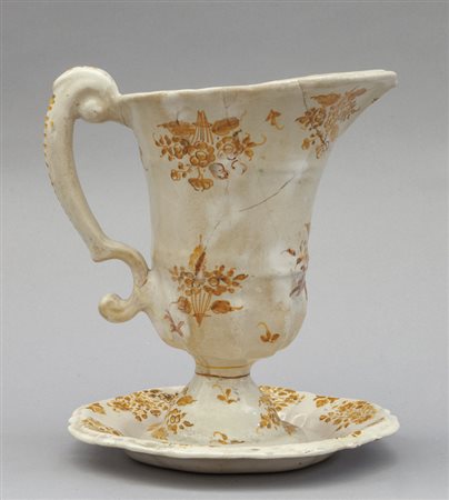 Versatoio in ceramica di Savona, decorazione fior 