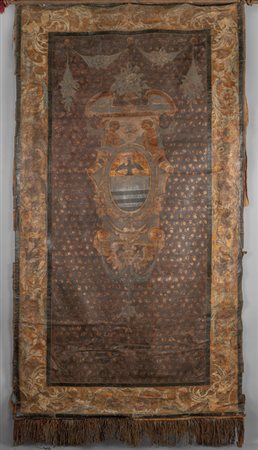 Copriporta Luigi XIV in cuoio operato con stemma 