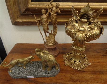 Vaso in bronzo (h.cm.33), gruppetto in bronzo 