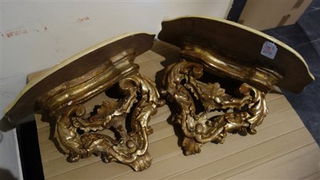 Coppia di mensoline  <br>cm. 34 x 28 x h. 30