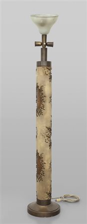 Piantana Decò in legno intagliato a ramage