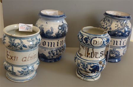 Due albarelli in ceramica di Faenza (sec.XVIII) e 