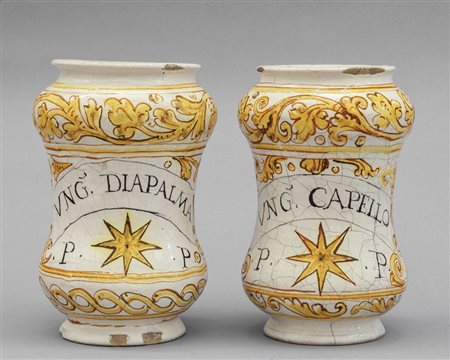 Coppia di albarelli in ceramica, fornace 