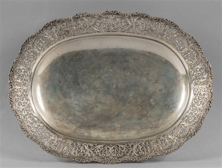 Centrotavola in argento con bordo 