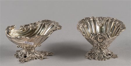 Coppia di saliere in argento a forma di 