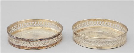 Due portabottiglie in argento<br>gr.196