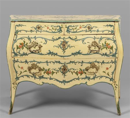 Comò Luigi XV laccato a fondo avorio con 