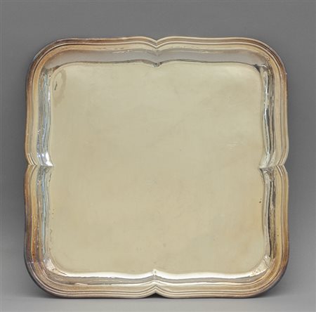 Vassoio in argento in stile barocco<br>cm.30x30, 