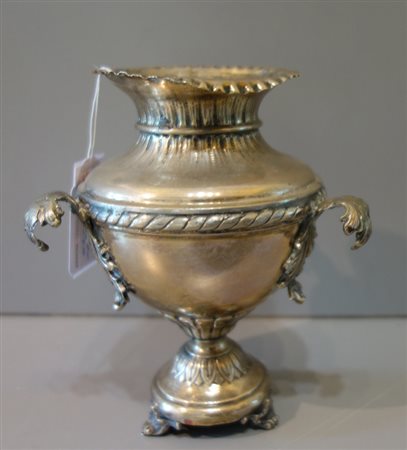 Vasetto portafiori in argento<br>h.cm.17, gr.200