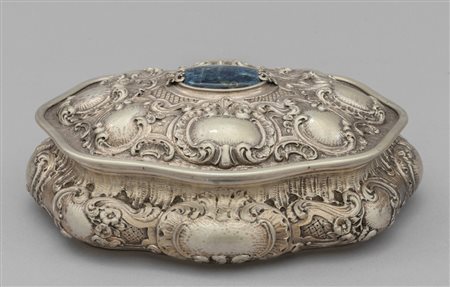 Scatola in argento con cacochon in pietra 