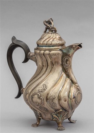 Caffettiera in argento in stile barocco, presa in 
