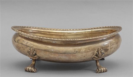 Centrotavola ovale in argento con piedini, 