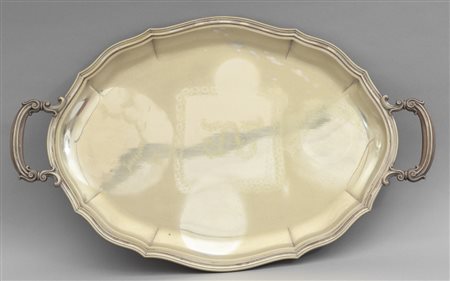 Grande vassoio in argento in stile barocco con 