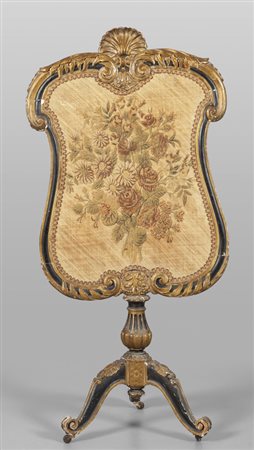 Parafuoco in legno intagliato, laccato e dorato, 