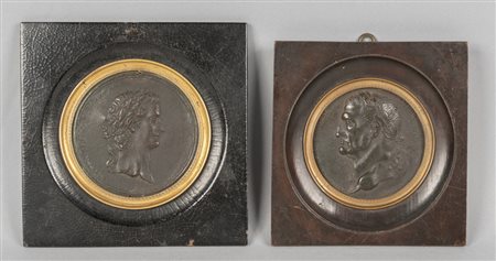 Due profili di imperatori in bronzo a patina 