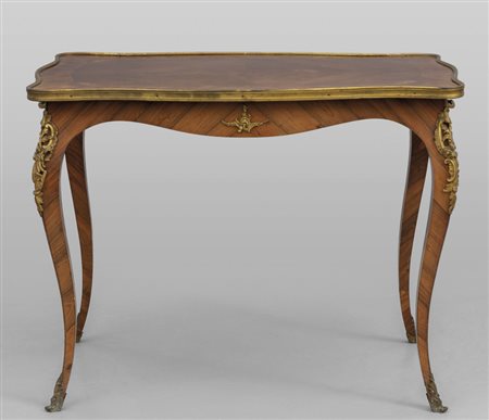 Tavolino da centro in stile Luigi XV, lastronato 