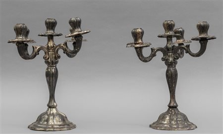 Coppia di candelabri in argento a cinque braccia 