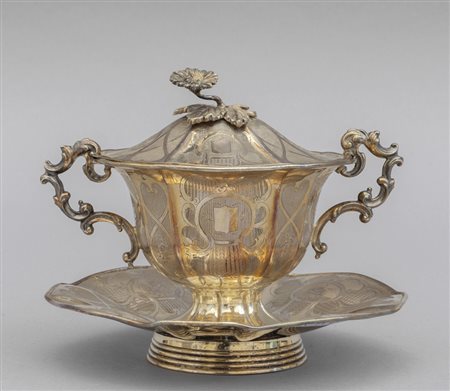 Zucchieriera in argento con sottopiatto, presa a 