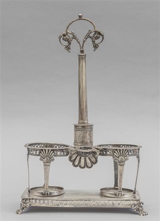 Oliera in argento finemente sbalzato, punzone 