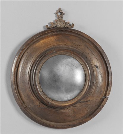 Antico specchio in noce<br>diam.cm.37