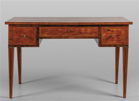 Scrivania direttorio lastronata a scacchi, inizi 