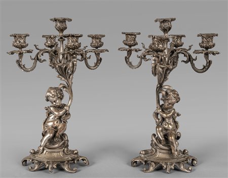 Coppia di candelabri in bronzo argentato 