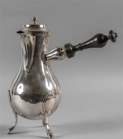 Caffettiera in argento<br>h.cm.27, gr.960