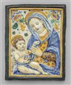 Placca in maiolica policroma raffigurante Madonna 