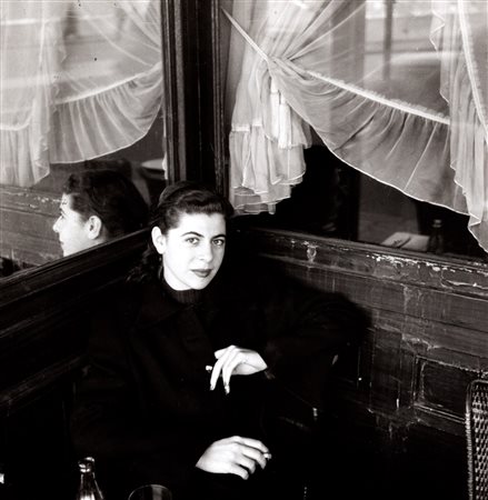 Edouard Boubat (1923-1999)  - Femme, Paris VI arrondissement , 1950