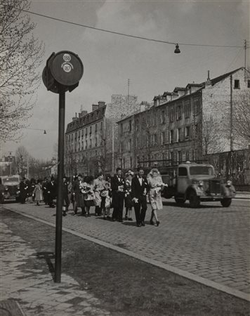 Robert Doisneau (1912-1994)  - Senza titolo (Corteo nuziale), years 1950