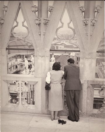Mario De Biasi (1923-2013)  - Senza titolo (Milano, il Duomo), years 1950