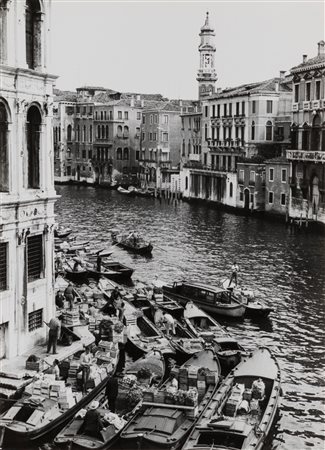 Gianni Berengo Gardin (1930)  - Rialto, Venezia, years 1960