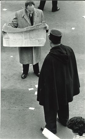 Jean-Loup Sieff (1933-2000)  - Senza titolo (Paris), years 1970