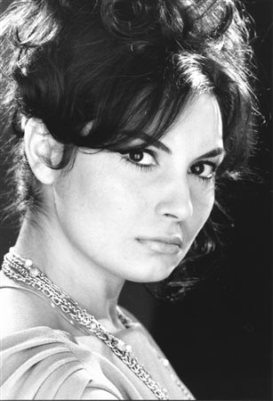 Pierluigi Praturlon (1924-1999)  - Rosanna Schiaffino, years 1970