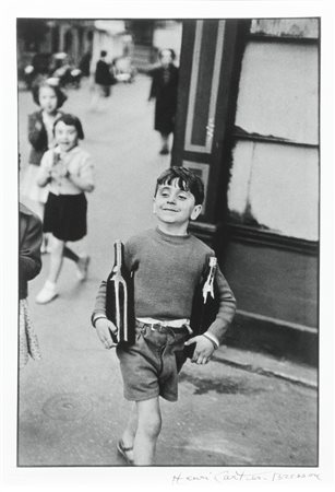 Henri Cartier-Bresson
Chanteloup-en-Brie 1908 - L'Isle-sur-la-Sorgue 2004
Rue Mouffetard, Paris, 1954 (tiratura posteriore)