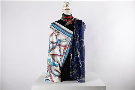 Gucci - Lotto composto da due foulard e due cachecol