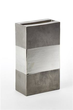Ettore Sottsass Vaso in ceramica smaltato platino e grigio. Produzione Società C