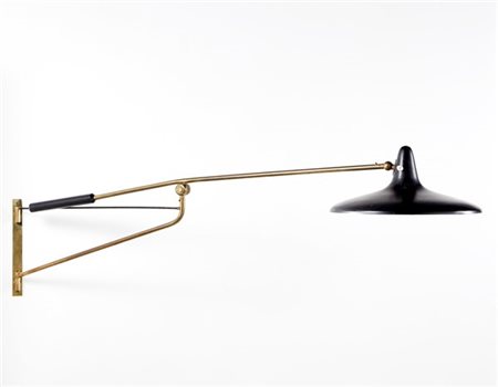 Stilnovo Lampada da parete con braccio orientabile. Milano, anni '50. Ottone e m