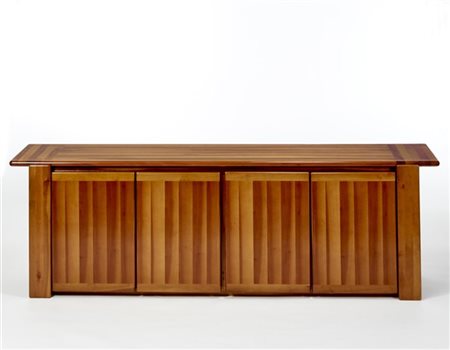 Mario Marenco (Attribuito)
Credenza in legno massello a quattro ante con ripiani