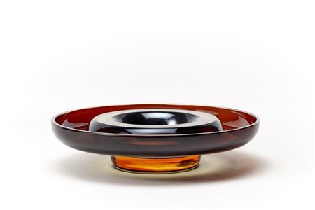 Venini Centrotavola in vetro sommerso pagliesco. Murano, secolo XX. Firmato a pu