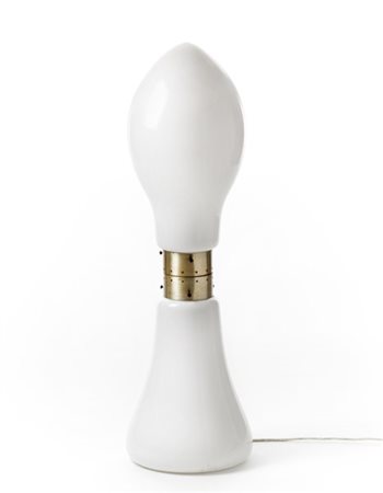 Lampada da terra a forma di birillo in vetro soffiato lattimo ed elementi di co