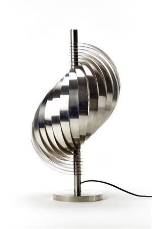 Lampada da tavolo di forma spiraliforme in acciaio inox tornito e in lamine in