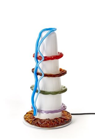 Lino Sabattini Lampada da tavolo di forma conica in vetro lattimo con elementi a