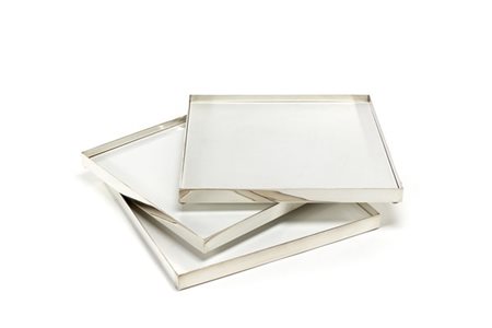 Lino Sabattini Gruppo di tre vassoi. Bregnano, anni '80. Piano in laminato bianc