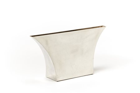 Lino Sabattini Vaso modello "Persepoli". 1976. Ottone argentato. Firmato alla ba