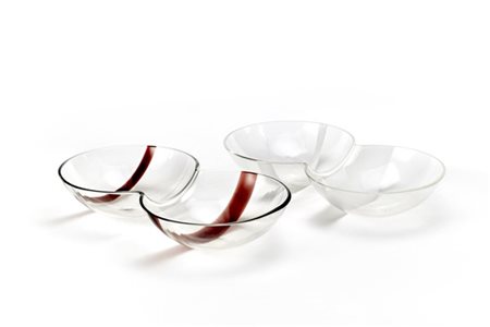 Mazzega Lotto di due vassoi in vetro trasparente incolore con fasce lattimo e am