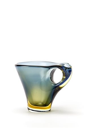 Seguso Vetri d'Arte Vaso a un'ansa in vetro sommerso incolore, giallo e blu. Mur