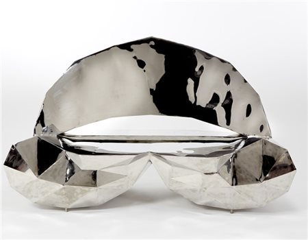 Anacleto Spazzapan Divano in metallo cromato sfaccettato. Recante iniziali dell'