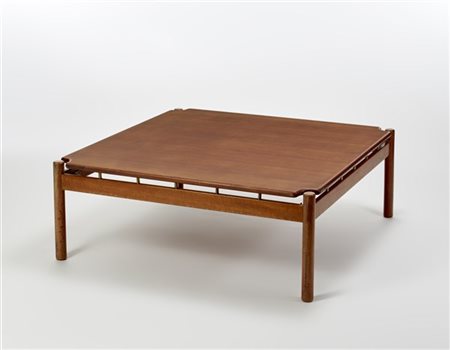 Ilmari Tapiovaara Tavolo basso con piano quadrato. Esecuzione La Permanente Mobi